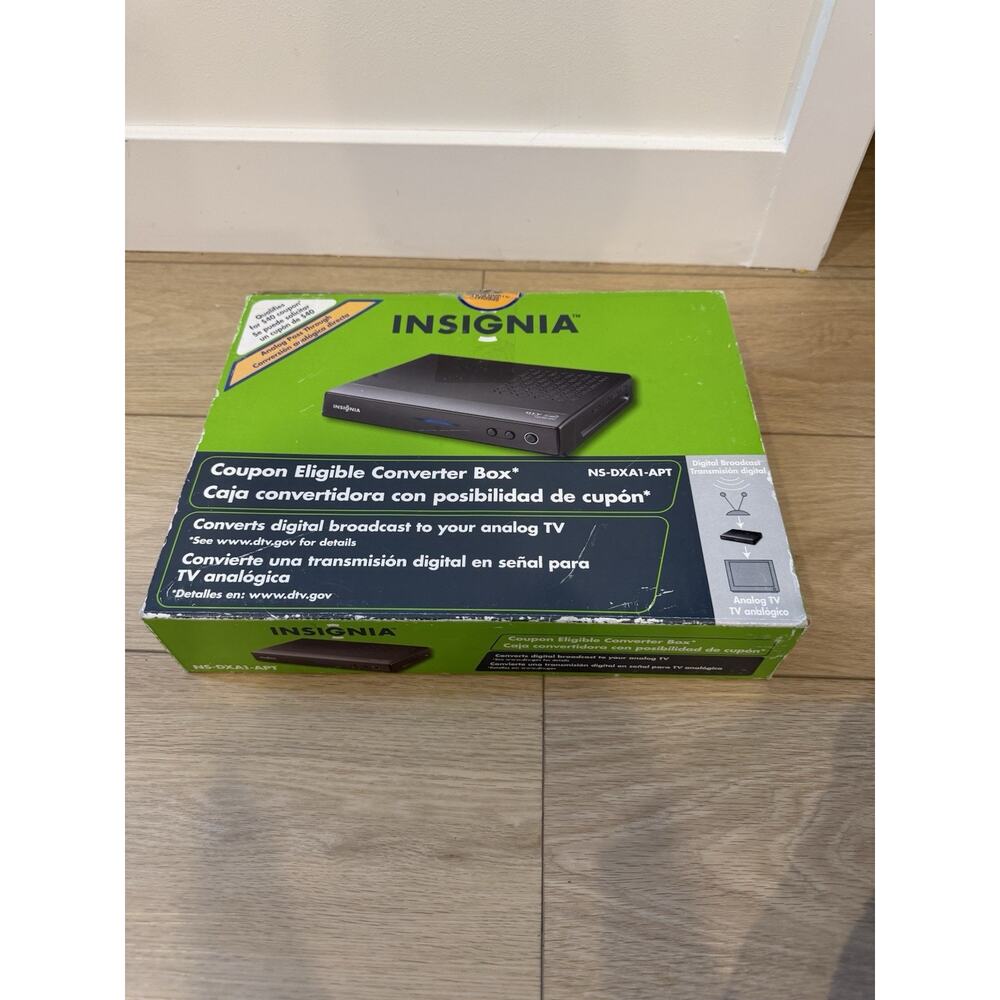 Insignia LSX300-4DM Digital to Analog TV Tuner Converter Box with Remote NEW